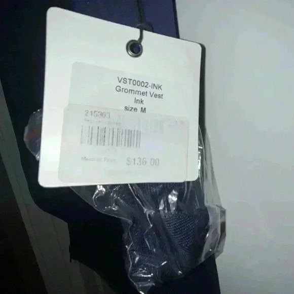 NWT Belyn Key women’s grommet golf vest - Picture 3 of 5